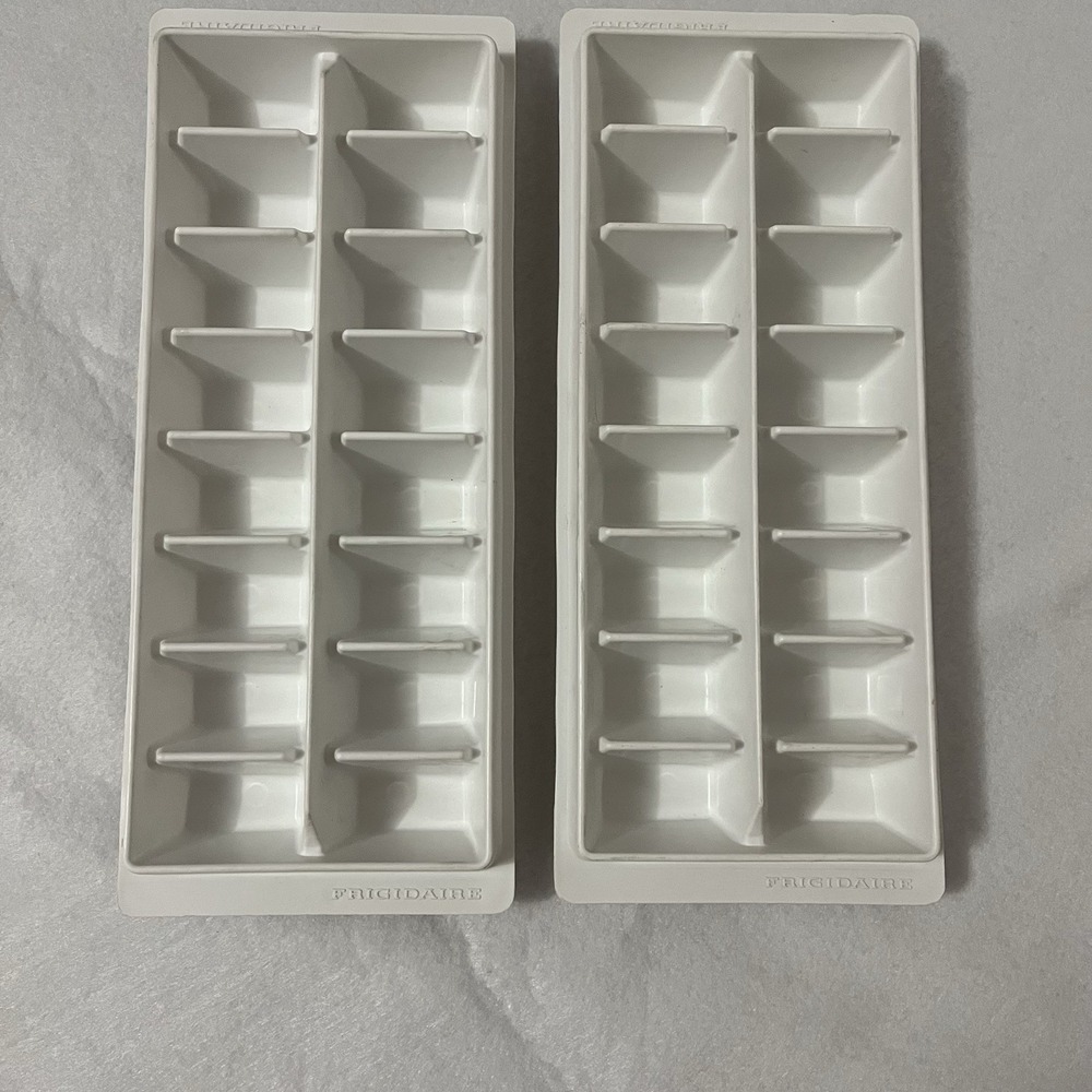 Set of 2 Frigidaire VTG Ice Cube Tray 16 cube Stackable White Dishwasher Safe